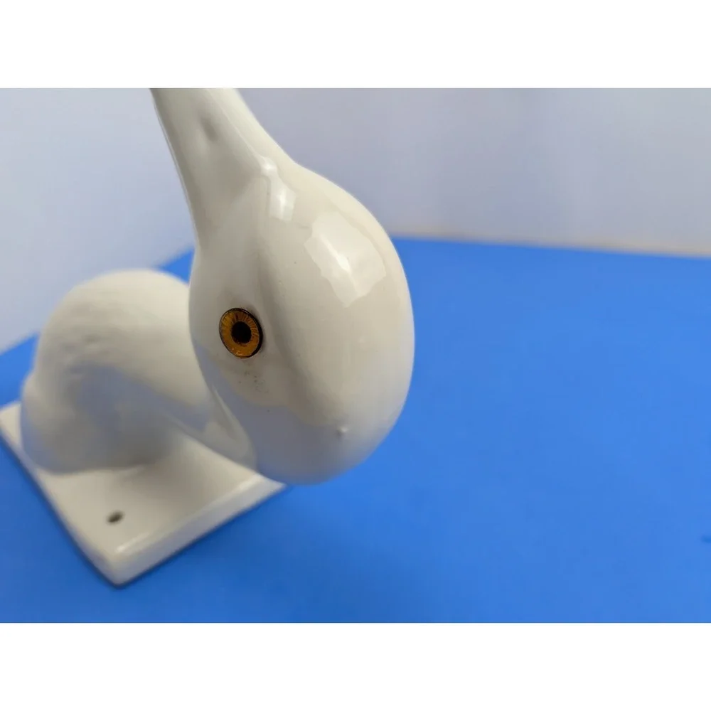 Vintage White Ceramic Glass Eye Duck Wall Mount Figure Apron Towel Holder Farm